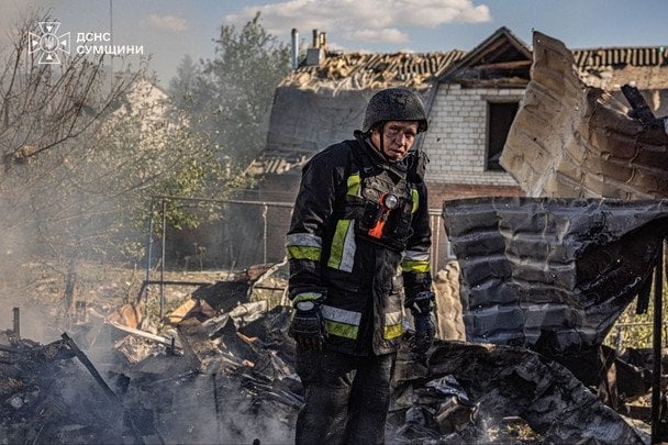 Росія вдарила авіабомбами по великому обласному центру: є загиблий і поранені (фото, відео)
