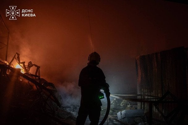 РФ масовано атакувала Київ ракетами та дронами: спалахнули пожежі, зросла кількість загиблих (моторошні фото)