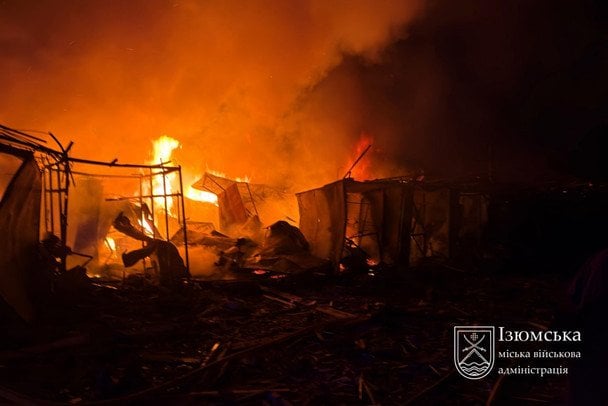Кривава ніч на Харківщині: ворог накрив з РСЗВ ринок, багато пошкоджень, є поранені (фото)