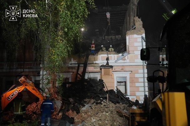 У Києві зросла кількість загиблих після удару РФ по Академії наук: що відомо