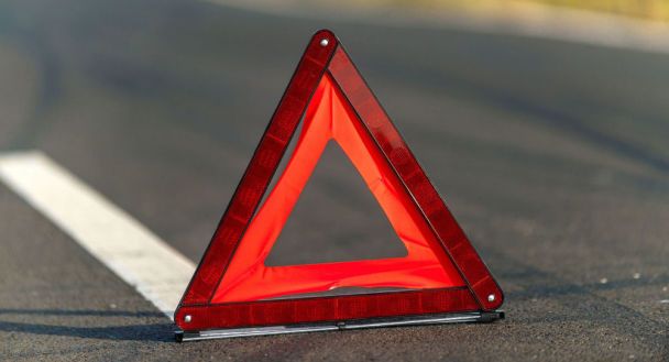 Авто впало з мосту та накрило водія: у Києві сталася смертельна ДТП
