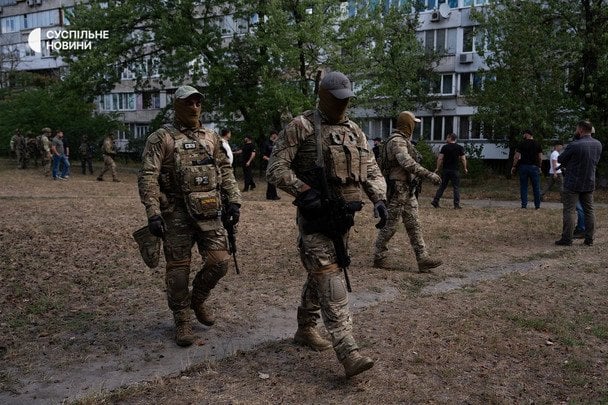 «Приїхали в шльопанцях та у шортах»: адвокат бійця РДК Каплунова розкрив нові деталі стрілянини ГУР і СБУ