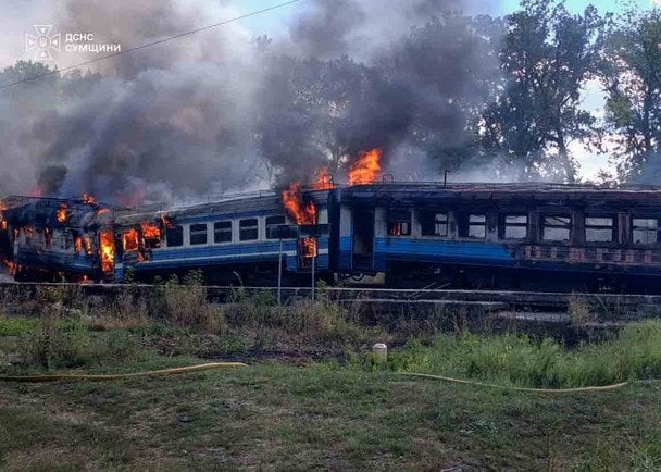 Росія двічі атакувала потяг на Сумщині: загорівся вагон, багато постраждалих