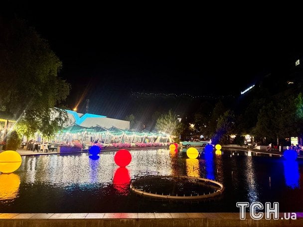 Чоловік та жінка зайнялись сексом в центрі Одеси на очах в ошелешених перехожих: все закінчилось несподівано