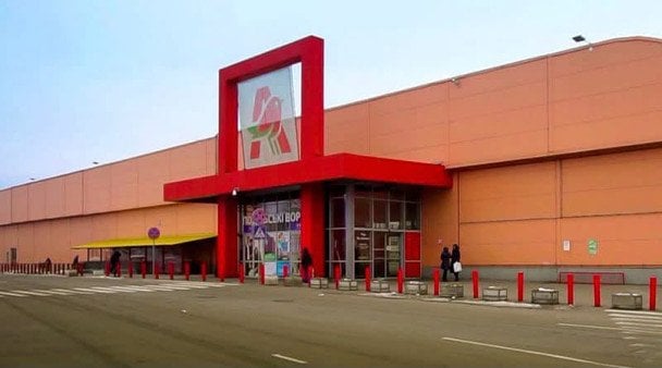Ворожа атака пошкодила супермаркет у популярному ТРЦ Києва: що відомо