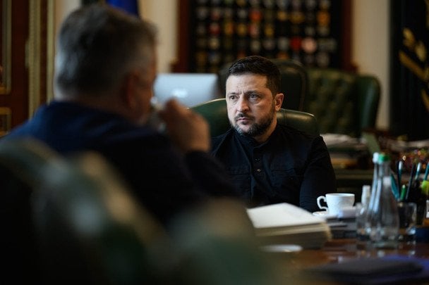 Зеленський провів нараду з переговорною групою після зустрічей із представниками Трампа
