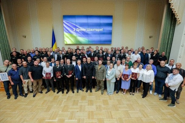 За внесок у стійкість країни: держава відзначила 21 працівника ДТЕК до Дня шахтаря За внесок у стійкість країни: держава відзначила 21 працівника ДТЕК до Дня шахтаря