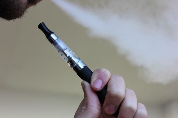 У вейпах є речовини, які використовують для консервації тіл: лікар зробив тривожну заяву