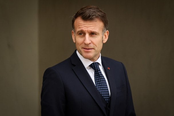 "Нова готовність" Росії до переговорів: Макрон зробив важливу заяву після розмови з посланцями Трампа