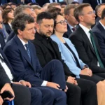 Президент Румунії задер штани просто під час саміту й викликав щирий подив у Зеленського. Відео
