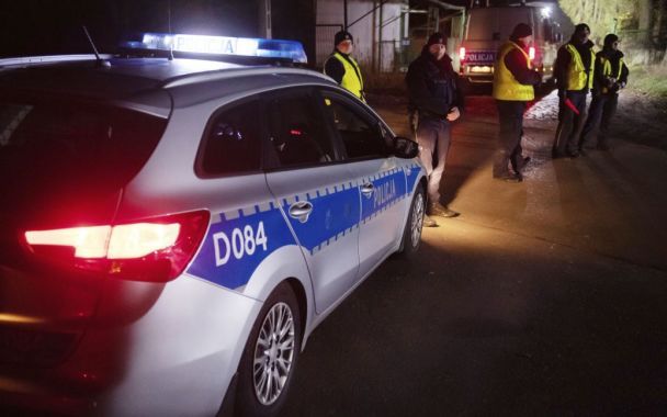 Побили та кинули пляшку в голову: у Польщі напали на українців через пісню