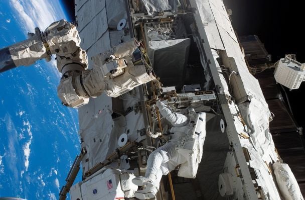 "Хочеться цілувати небо": астронавтка NASA зафільмувала рідкісну аномалію над Землею (фото)