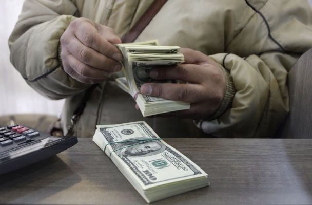 Курс валют на суботу, 5 вересня: скільки коштують долар, євро і злотий