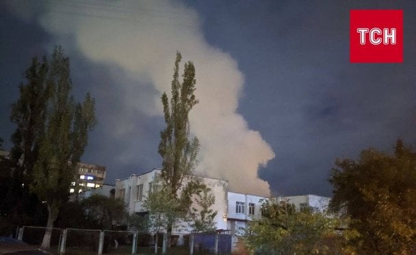 У Києві через падіння безпілотника загорівся дитячий садок: що відомо