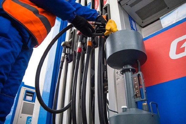 Дизель по 100 грн вже завтра: експерт попередив про стрімке здорожчання пального