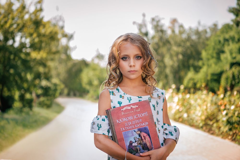 «Казки»: 10-річна Амелія Турильова заспівала про вкрадене війною дитинство «Казки»: 10-річна Амелія Турильова заспівала про вкрадене війною дитинство