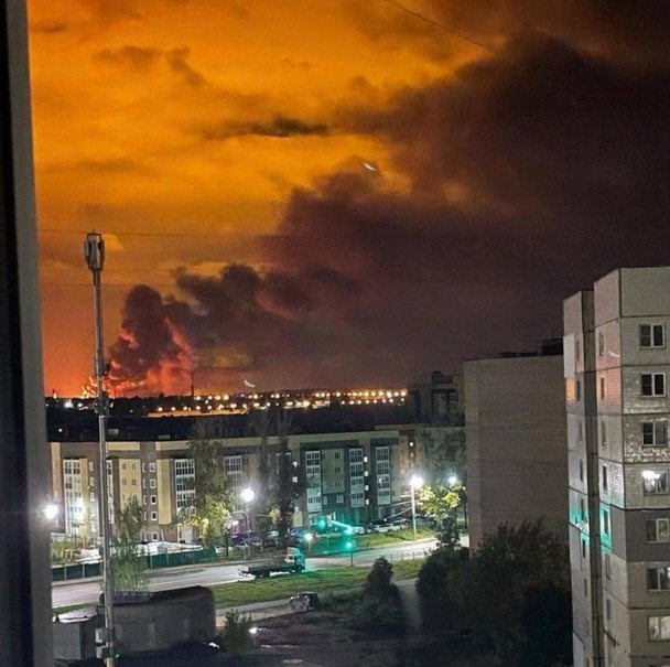 Нічна атака на Росію: у Ростові пролунала повторна детонація, у Ярославлі горить НПЗ (відео)