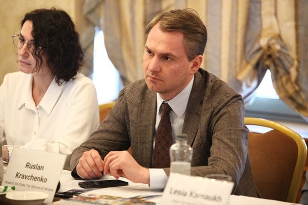 В ОГП підтвердили поїздку Кравченка за кордон: навіщо генпрокурор вирушив до Франції