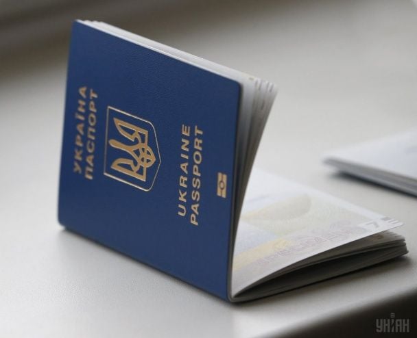 Паспорт-книжечка без нового фото: українцям нагадали про важливі зміни