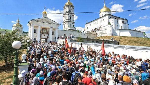 «Росія прийняла Україну й вигодувала гадюку»: віряни УПЦ МП у Почаєві знову шокують проросійськими поглядами