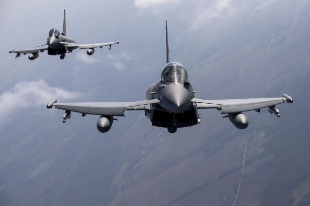Країна НАТО підняла винищувачі F-16 через небезпеку з повітря: що сталося