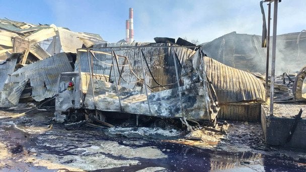 У Києві російський дрон повністю зруйнував склад із дитячими іграшками У Києві російський дрон повністю зруйнував склад із дитячими іграшками