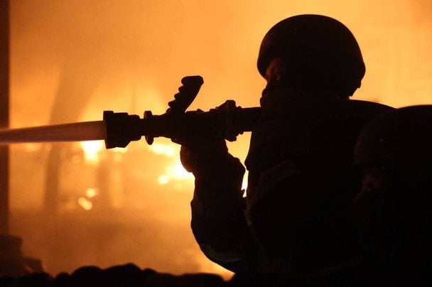 Росіяни атакували Дніпро: вгатили по бізнес-центру, троє загиблих (оновлено)