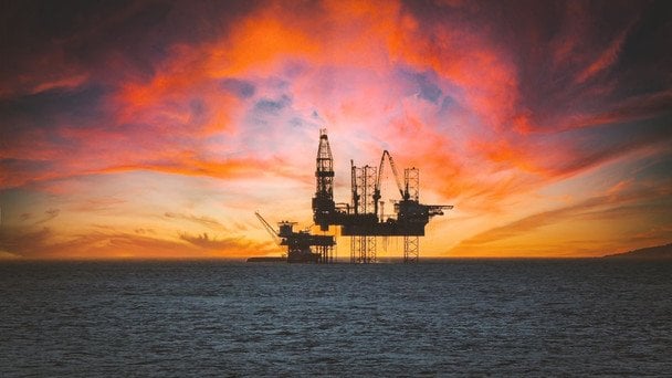 Нафта стрімко дорожчає: що відбувається біля Ормузької протоки та чого чекати далі