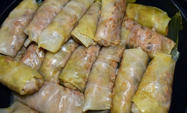 Капусту на голубці більше варити не доведеться: як за 2 хвилини розм’якшити листя — секрет кухарів