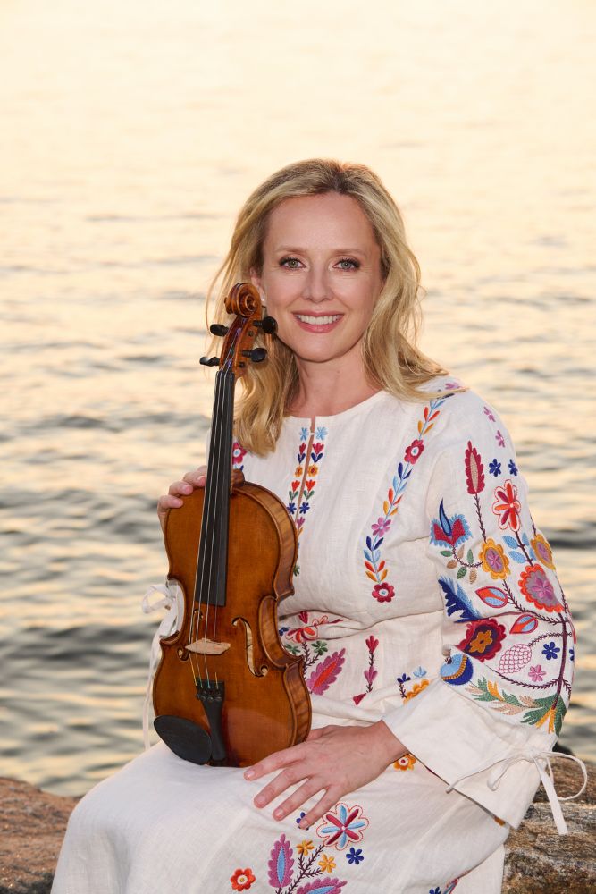 скрипалька Соломія Івахів презентує альбом Music of Resilience (8) Музика незламності: Соломія Івахів представила альбом українських композиторів на NAXOS