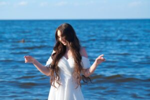 Про кого SOFITA написала «Кохання»: у кліпі артистки несподівано з’явився Роман Сасанчин
