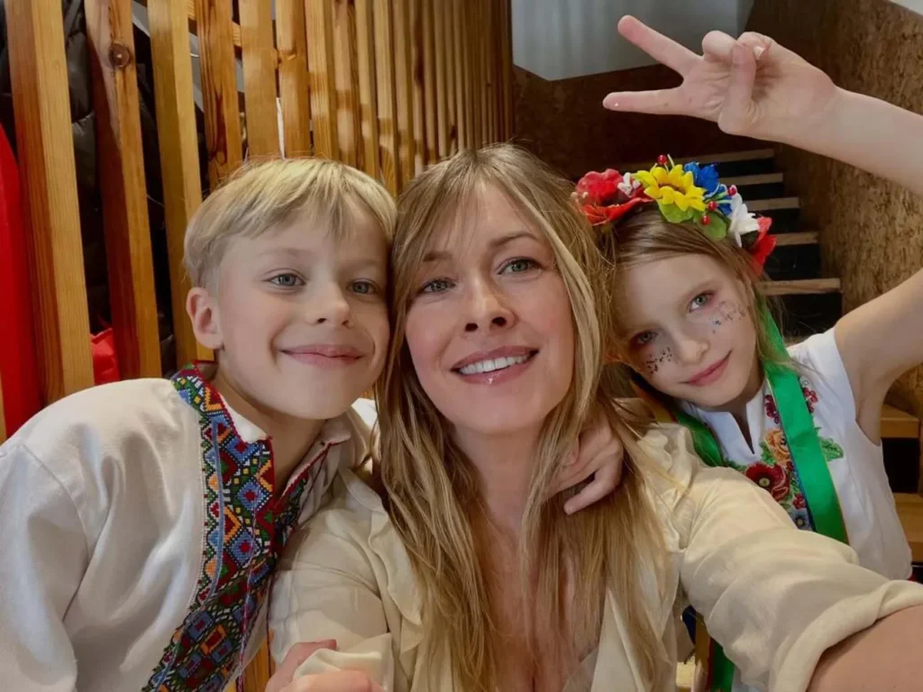 Олена Кравець вивезла дітей із Києва. Де вони тепер житимуть і що сталося з її житлом Олена Кравець вивезла дітей із Києва. Де вони тепер житимуть і що сталося з її житлом