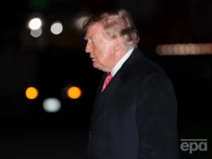 "Знову ця херня". Трамп вульгарно висловився про атлетичні сідниці сенатора. Відео