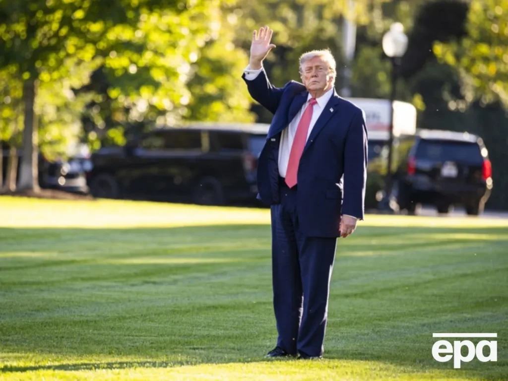 "Які ще докази потрібні, щоб визнати його божевільним?" Трамп шокував дивною поведінкою. Відео "Які ще докази потрібні, щоб визнати його божевільним?" Трамп шокував дивною поведінкою. Відео