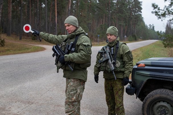 Литва після прориву озброєних з Білорусі відправляє війська до кордонів Росії — перші деталі