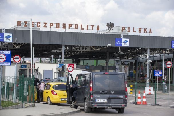Польща готує несподіваний крок на кордоні з Україною через атаки РФ: що буде з перевірками