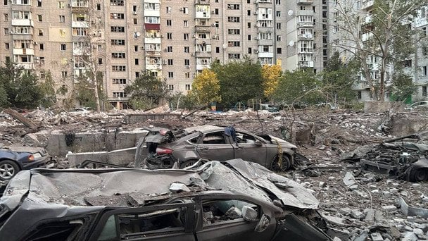 Не встиг піти на роботу і загинув: подробиці кривавого ракетного удару Росії по Кременчуці (відео)