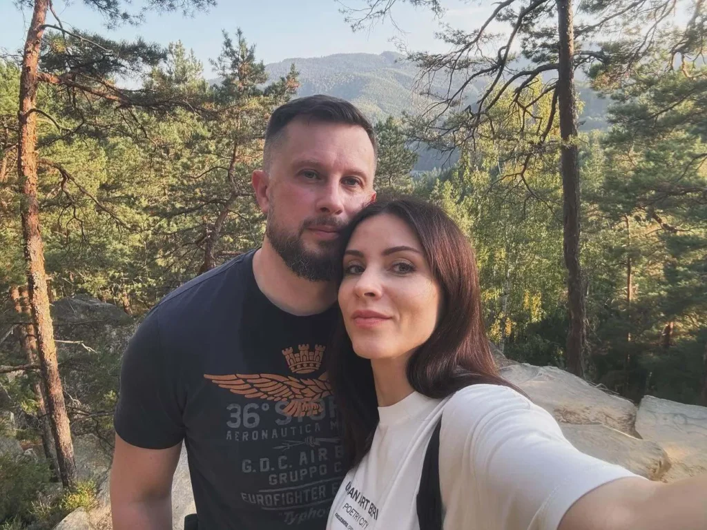 "Так само з ботоксним дідом". Дружина Білецького вразила реакцією своїх котів на російські обстріли