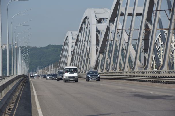 Як проїхати мостами Києва під час тривоги: КМВА оприлюднила нові правила руху Як проїхати мостами Києва під час тривоги: КМВА оприлюднила нові правила руху