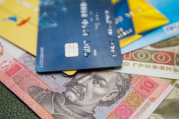 Нові ліміти від 1 жовтня: скільки готівки видаватимуть банкомати Нові ліміти від 1 жовтня: скільки готівки видаватимуть банкомати