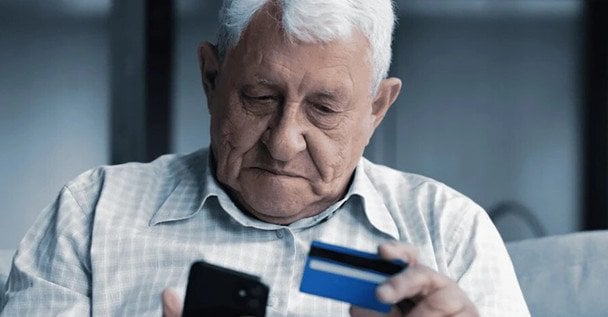 Пенсія не прийде на картку: що буде з виплатами тих, хто не змінив банк Пенсія не прийде на картку: що буде з виплатами тих, хто не змінив банк