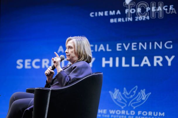 Путін може мати компромат на Трампа: Клінтон зробила гучну заяву про президента США
