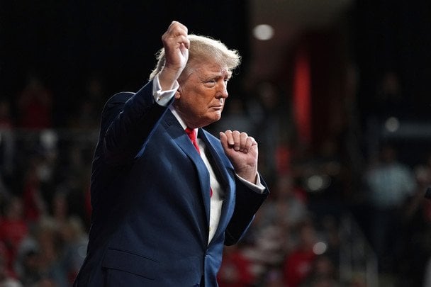 "Багато з вас ще не знає": Трамп прокоментував скасування санкцій проти РФ