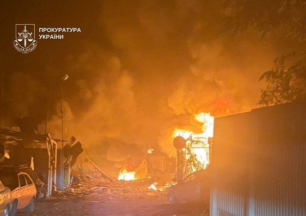 «Як сиділи, так і згоріли»: моторошні подробиці смертельного ракетного удару по Києву «Як сиділи, так і згоріли»: моторошні подробиці смертельного ракетного удару по Києву