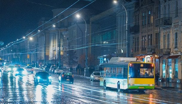 Міст може стати пасткою: у МВС розповіли, де ховатися під час обстрілу