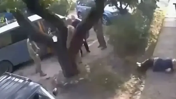 У бабусі зламані рука і стегно після сутички з ТЦК: родичі харків’янки заявили про пропозицію хабаря за мовчання