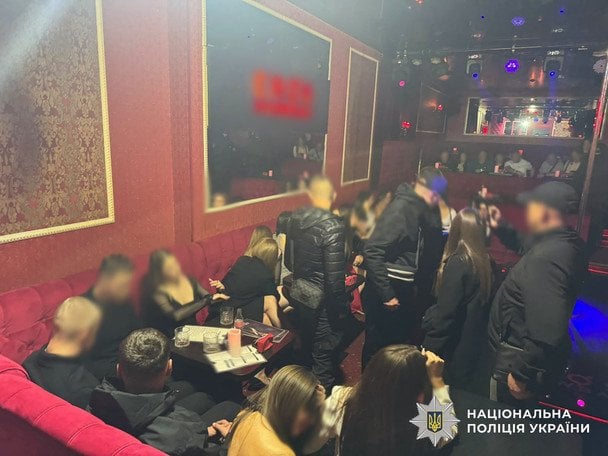 У стрип-клубах Львова у відвідувачів викрали понад 3 млн грн: що вигадали шахраї