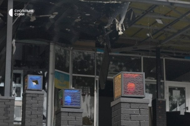 Росія вдарила по ТРЦ у центрі великого міста: перші деталі (фото)