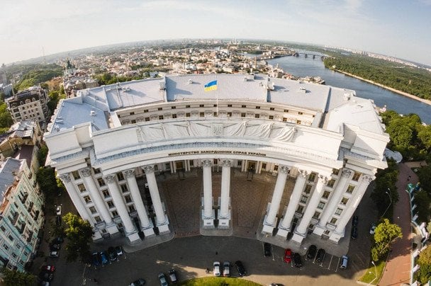 У МЗС відповіли на повідомлення про можливий виїзд посольств із Києва