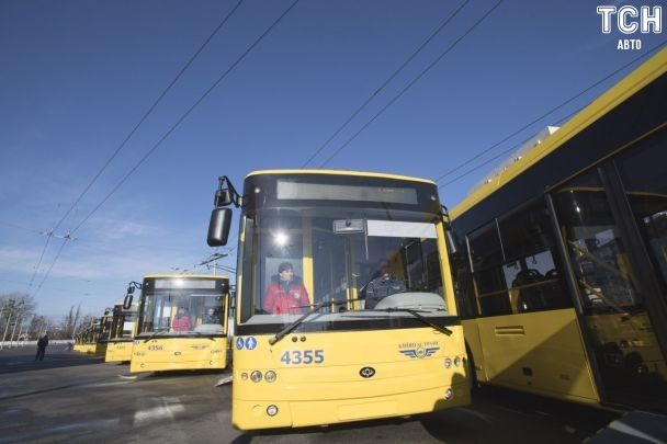 Як доїхати на лівий берег: у Києві змінили рух транспорту після удару РФ по мосту